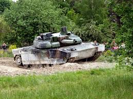 New british tanks costing £3.5bn cannot be driven safely over 20mph, reveals leaked report. Amx Leclerc Main Battle Tank During Public Demonstration Kampfpanzer Fahrzeuge Militar