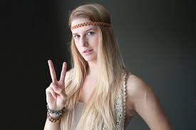9 iconic hairstyles that defined the 1960s. 1960 Hippie Hairstyles