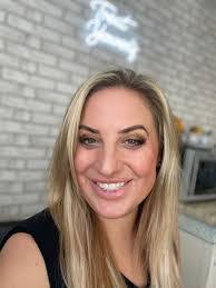 Amanda Roppolo's Instagram, Twitter & Facebook