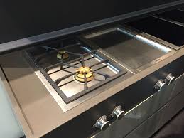 Poliform Cabinet Stove Spotted In Space Singapore Good Idea To Embed Stove And Sink In A Slightly Raised Area Above Cou Kitchen Countertops Kitchen Appliances