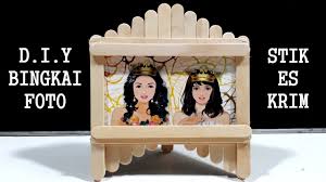 Contoh kado dari stik ice cream : Cara Mudah Membuat Bingkai Foto Dari Stik Es Krim Cocok Untuk Mengerjakan Tugas Sekolah Youtube