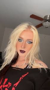 Debbie Kwiatkowski's Instagram, Twitter & Facebook