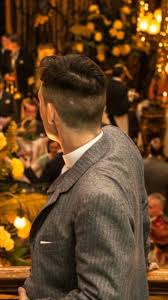 Scopri come ottenere l'haircut alla tommy shelby perfetto. Peaky Blinders Peaky Blinder Haircut Peaky Blinders Hair Peaky Blinders
