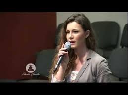 Aș vrea să locuiesc toată viața mea în casa domnului, ca să privesc frumusețea domnului și să mă la inceput a fost cuvantul. Larisa Ifrim Un Lucru Cer De La Tine Youtube