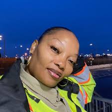 Sisters that walk the carpet together, stay together. ❤️ #ReginaKing and  #ReinaKing arrive to the Critics Choice Association's 7th Annual  Celebration Of Black Cinema And Television.
