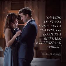 …sono atterrati da qualche secondo sul palazzo di lui nel pieno centro di seattle…christian grey scende dal suo elicottero privato, le apre il portellone e l'aiuta a scendere porgendole la mano. 50 Sfumature Di Grigio Cinquanta Sfumature Di Nero Cinquanta Sfumature 50 Sfumature Di Grigio