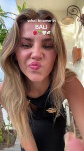 Daniella Elliott's Instagram, Twitter & Facebook