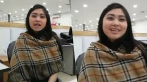 Mencari jodoh secara online memang susah susah mudah, karena bisa jadi banyak terjadi penipuan dan tidak sesuai dengan dunia nyatanya. Wanita Ngaku Mandiri Dan Tak Suka Nuntut Pria Ini Lagi Cari Jodoh Nomor Whatsapp Nya Langsung Dibur Youtube