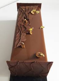 Buche Chocolat Au Lait Ghana Et Noisette Les Desserts De Julien Decoration Chocolat Chocolat Au Lait Chocolat