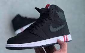 Paris che del racing club, due formazioni storiche della capitale francese. Air Jordan 1 High Paris Saint Germain Release Date Ar3254 001 Sole Collector