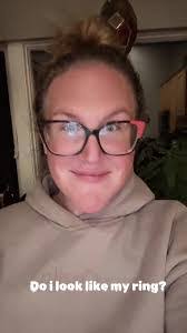 Amy Romanowski's Instagram, Twitter & Facebook