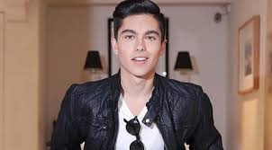 His birthday, what he did before fame, his family life, fun trivia facts his parents are bárbara mori and sergio mayer. Fas Pedem A Saida De Sergio Mayer Mori De Rebelde