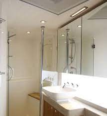 Un Bagno Illuminato Con Faretti Led A Luce Calda Illuminazione Faretti Faretti Led