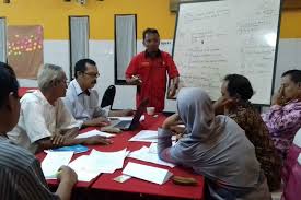 Maka dari itu diundanglah kelompok ketiga yang tidak berat sebelah (netral) untuk mengusahakan penyelesaian. Koperasi Pengertian Fungsi Prinsip Dan Asasnya Halaman All Kompas Com