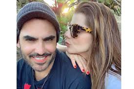 Daniel arenas y carolina cruz. Asi Celebraron Lincoln Palomeque Y Carolina Cruz Los 5 Meses De Salvador