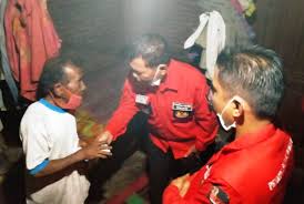 Aksi solidrasi pemuda batak bersatu didepan polres cikareng bekasi, meminta keadilan atas serangan terhadap kaum. Organisasi Pemuda Batak Bersatu Dpc Samosir Beri Tali Asih Kepada Seorang Tukang Patri Panci Suara Indonesia News