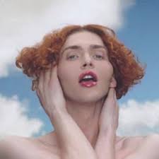 Hei, er det noen SOPHIE-låter der hun synger? Også, hvem synger PonyBoy? :  r/Sophie