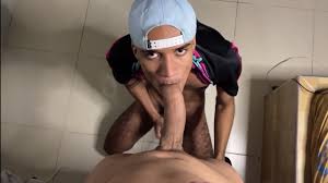 transando com meu curioso amigo hétero depois do jogo de futebol