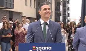 Así reacciona Sánchez cuando es abucheado en Sevilla: 'Tengo cosas que  decir'