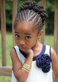 Sur le côté, en hauteur, avec des élastiques, courtes ou longues, tresses africaines. Coiffures 25 Idees De Tresses Pour Petite Fille Parents Fr Hair Styles Natural Hairstyles For Kids Kids Braided Hairstyles