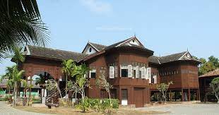 The limas potong house is one of the traditional houses of the malays inhabiting the riau archipelago. Rumah Warisan Haji Su Rumah Mewah Tinggalan Pedagang Melayu