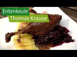 Entenkeule Mit Apfelrotkohl Und Kartoffelgratin Thomas Krause Kochschule Dusseldorf Youtube Entenkeule Rezept Entenkeule Kochen Und Backen