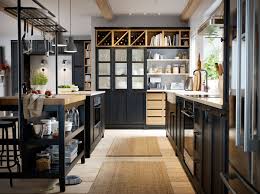 Grands Rangements Pour Grande Cuisine In 2020 Best Kitchen Layout Kitchen Layout Kitchen Interior