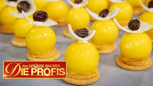 Mimic the grid pattern of a waffle with modeling chocolate and add scrumptious texture and realistic color. 50 Mini Kuchen Alles Muss Aus Mango Sein 2 2 Das Grosse Backen Das Grosse Backen Backen Mini Kuchen
