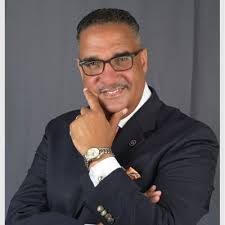 Threw out 1st pitch at St. Louis Cardinals vs. Washington Nationals game.  What a way to honor certificate and medal recipients of The Congressional  Award which provides opportunities for young…