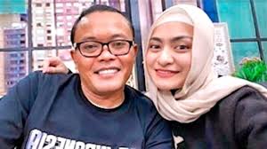 Maybe you would like to learn more about one of these? Nathalie Holscher Diterpa Isu Video Syur Sule Istriku Takkan Jatuh Karena Itu Kumparan Com