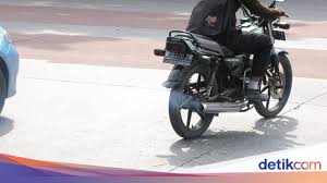 Cara mengatasi tarikan gas kendor di motor matic. 10 Penyebab Knalpot Motor 4 Tak Berasap Ngebul
