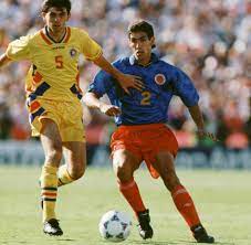 In the second game of the cup, he inadvertently kicked the ball into his net, an own goal that gave the u.s. Attentat In Kolumbien Stirbt Ein Fussballprofi Im Kugelhagel Welt