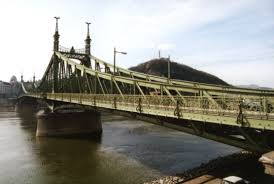 Jun 10, 2021 · a híd és a hozzá kapcsolódó úthálózat kivitelezésének összértéke 92 milliárd forint. Bas 2422 Szabadsag Hid Freiheitsbrucke Brueckenweb De Brueckenweb De