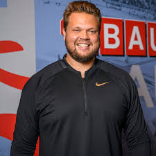 Du kan också skicka in eget filmmaterial under ladda upp video. Daniel Stahls Fina Hyllning Till Giganten Magnus Samuelsson Han Ar En Inspirationskalla