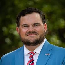 Jason Bragg's Instagram, Twitter & Facebook