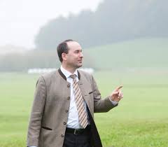 Laut süddeutscher zeitung ist er der einzige minister in söders kabinett, der noch keine spritze bekommen hat. Bayerns Spitzenpolitiker Urlauben Dahoam Region Nordbayern