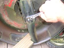 Follow our diy instructions and you can have sharp, rejuvenated lawnmower blades in no time at all. How To Sharpen Lawn Mower Blades Dengarden