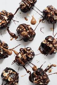 Dattes Fourrees Au Beurre D Amande Ou De Cacahuete La Tortue Fringante Le Blog Vegane