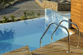 Les piscines à débordement sont rares dans le parc global des piscines privées creusées ou la construction d'une piscine à débordement met en oeuvre des techniques et des équipements. Comment Fonctionne Une Piscine A Debordement Piscine Miroir