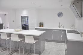 Our comprehensive selection of white laminate kitchen worktop styles offers a multitude of choices from a modern look and feel to the more traditional. Viseu Handleless Grey White High Gloss Kitchen With White Corian Worktops And Smeg Appliances Schofield Interiors Limited