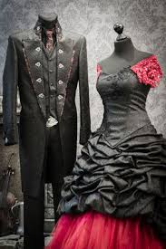 Die kleidung schützt uns etwa vor kälte und nässe, wärmt und kann ein ausdruck unserer persönlichkeit sein. Extravagante Brautmode Schwarze Brautkleider Schwarz Weisse Und Ausgefallene Brautmode Extravagante Brautmode Niedliche Kleider Schwarzes Kleid Zur Hochzeit