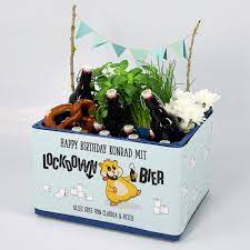 Schnapsbrenner martin wagner macht aus bier (links) schnaps (rechts). Bierkasten Banderole Und Aufkleber Hamster Mit Klopapier Im Lockdown