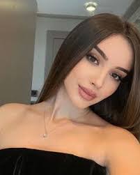 Katlin Bryant's Instagram, Twitter & Facebook