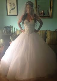 Toda mujer necesita los anillos swarovski en su colección de joyeria. Robe De Mariee Princesse Demetrios Et Bijoux Swarovski D Occasion Robe De Mariee Princesse Robe De Mariee Mariee Princesse