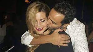 على جانب آخر تواصل ميرفت أمين تصوير مشاهده في مسلسلها الرمضاني لا تطفئ الشمس المأخوذ عن رواية للكاتب الكبير الراحل إحسان عبد القدوس، وكتب له. Ø§Ø¨Ù†Ø© Ù…Ø±ÙØª Ø£Ù…ÙŠÙ† ÙˆØ­Ø³ÙŠÙ† ÙÙ‡Ù…ÙŠ ØªØªØ²ÙˆØ¬ Ù…Ù† Ø¬Ø¯ÙŠØ¯ ÙÙ…Ù† Ø§Ù„Ø¹Ø±ÙŠØ³ Ø¯Ù†ÙŠØ§ Ø§Ù„ÙˆØ·Ù†