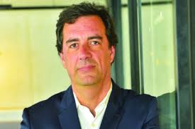 José Ferrari Careto assume a Presidênci...