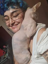 She's been there for thr past 25 minutes 🥹 she sometimes thinks I'm  annoying but when she spontaneously gives me love I feel BLESSED 😭💜