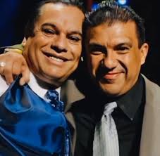 ENRIQUE GUZMÁN & SHANIK BERMAN @tvynovelasmex @univision @uninoticias  @bostonculture @ventaneandouno #leyendaslatinas #latinlegends #celebrities  #celebridades #paseodelasestrellas⭐️ #salónmundialdelafama