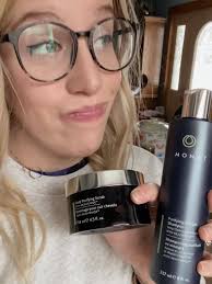 Hair treatment with baking soda and vinegar