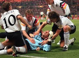 Deshalb dürfen die spieler der deutschen nationalmannschaft mit vier sternen auf dem trikot es ging um die prämien, die die spieler für den titel erhalten sollten. Etedq78hbtffqm